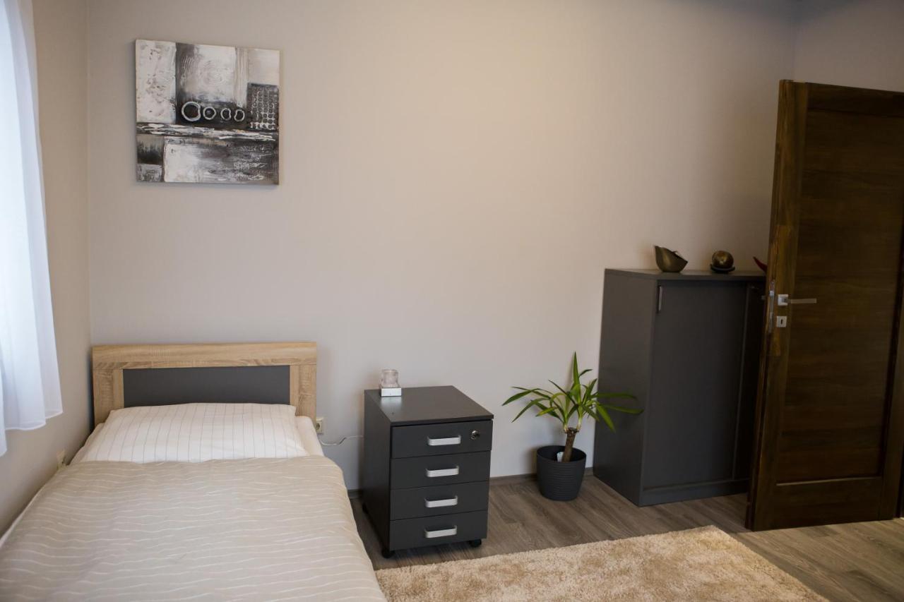 Kikelet Apartman Apartment Szombathely Exterior photo